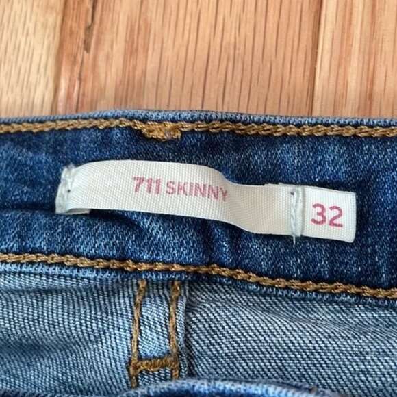 Levi's Jeans Womens 32 Blue 711 Mid Rise Skinny Distressed Medium Wash Casual - Picture 2 of 9